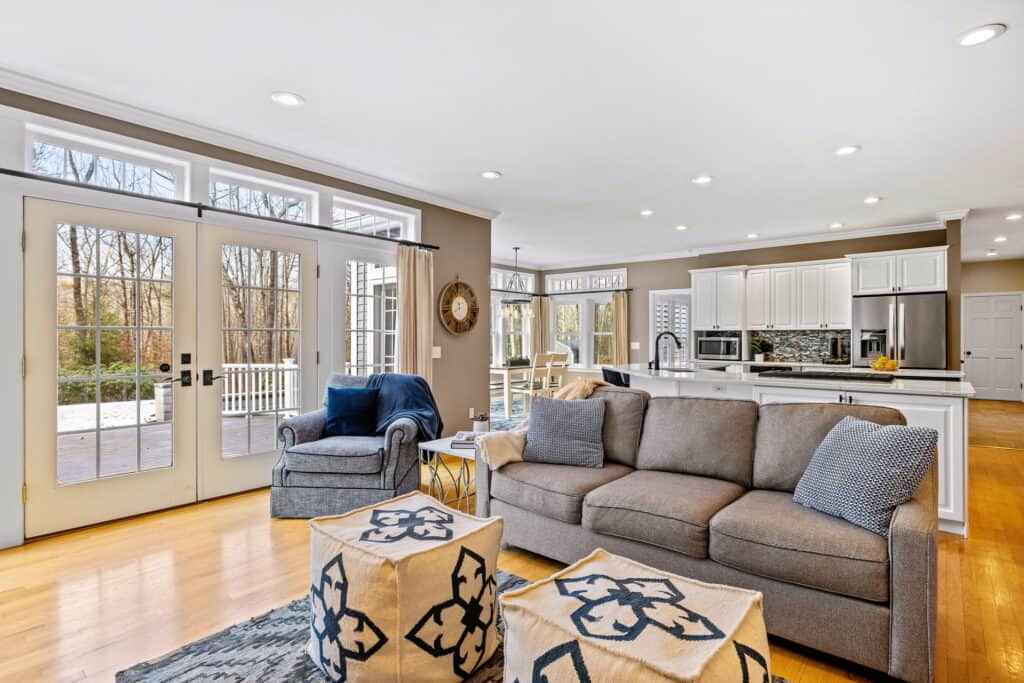 Real estate agent utilizing photographs