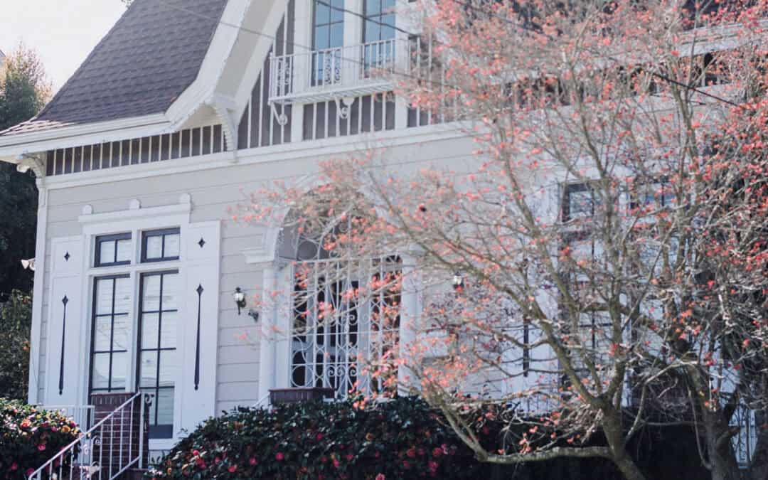8 Reasons to Hire a Local Real Estate Agent